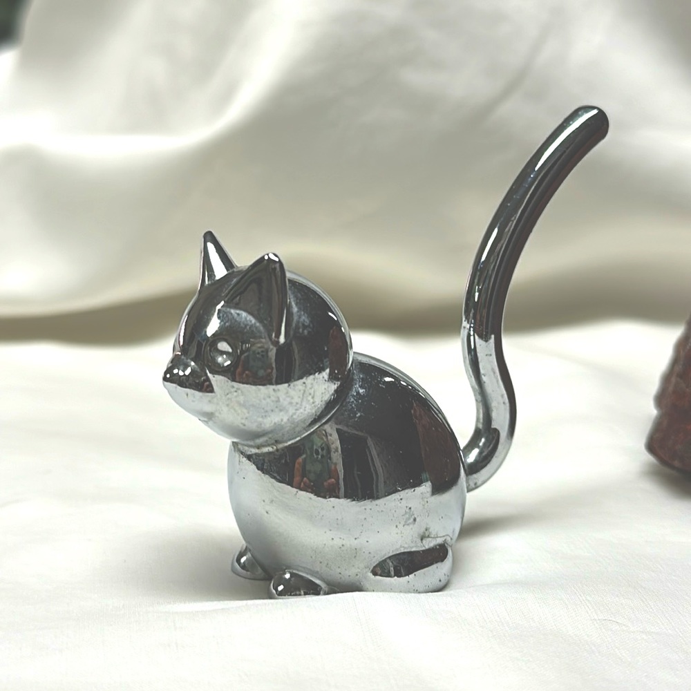 FREE With any purchase DO NOT ADD TO BUNDLE  , MESSAGE ME Cute kitty ring holder